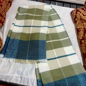 Scarf never used